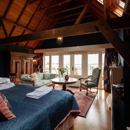 Hotel Veertien 3*